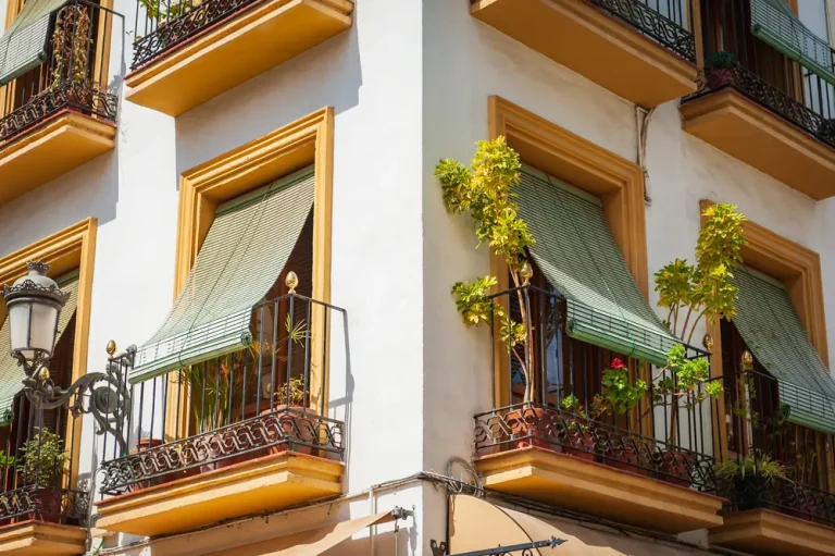 Can I Install Outdoor Blinds on a Balcony or Pergola?