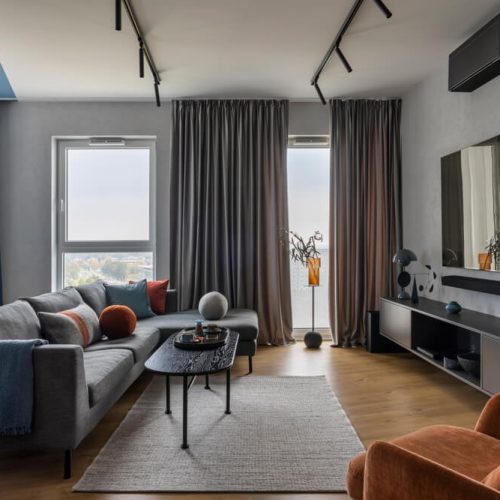 Curtains installer in Constitution Hill